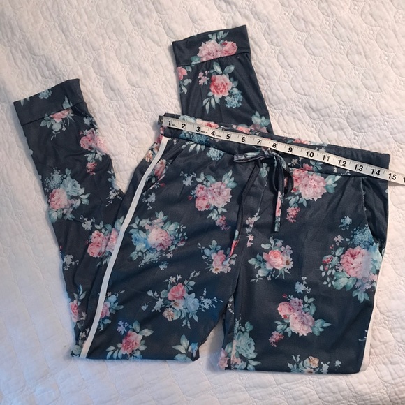 SOLD🌺Cute floral💐 track -relax pants - Picture 7 of 8